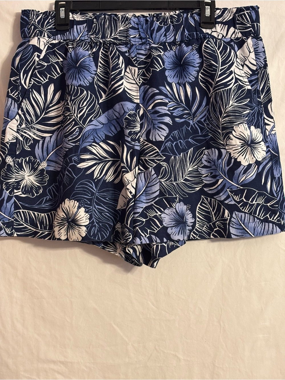 Talbots Nantucket washed paper bag shorts, size Large, elastic waistband